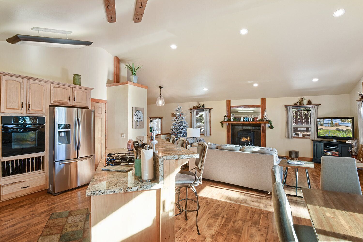 House, Multiple Beds, Jetted Tub | Private kitchen | Fridge, microwave, oven, stovetop