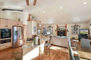 House, Multiple Beds, Jetted Tub | Private kitchen | Fridge, microwave, oven, stovetop - Kings Beach Haven (Kings Beach)