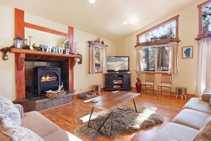 House, Multiple Beds, Jetted Tub | Living room | 40-inch TV with digital channels, fireplace - Kings Beach Haven (Kings Beach)