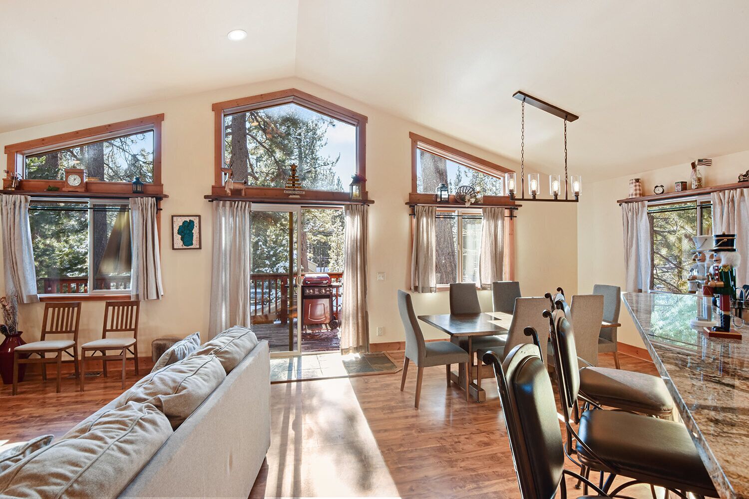 Rumah, Beberapa Tempat Tidur, jet tub | 3 kamar tidur dan didekorasi berbeda-beda