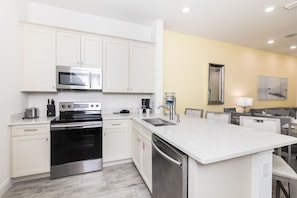 House, Multiple Beds, Private Pool, Pool View | Private kitchen | Fridge, microwave, oven, stovetop