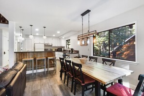 獨棟房屋, 多張床, 壁爐 | 私人廚房 | 電冰箱、微波爐、烤箱、爐台