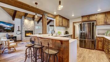 House, Multiple Beds, Fireplace, Mountain View (Singing Pines) | Private kitchen | Fridge, microwave, oven, stovetop