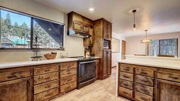 House, Multiple Beds, Fireplace, Mountain View (Singing Pines) | Fridge, microwave, oven, stovetop