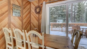 House, Multiple Beds, Patio, Mountain View (Whispering Pines Cabin) | Dining