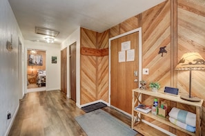 Rumah, Beberapa Tempat Tidur, patio, pemandangan gunung (Whispering Pines Cabin) | Interior