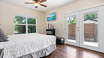 House, Multiple Beds, Kitchen, Garden View (SoCo Charmer) | 3 bedrooms, individually decorated, individually furnished, free WiFi