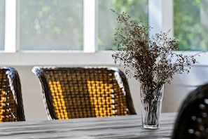 Interior - Screened-in Porch Walkable to Soco (Austin)