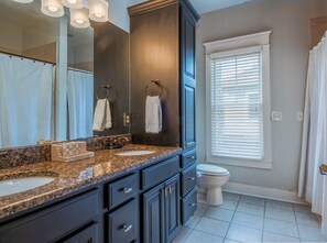 House, Multiple Beds, Kitchen | Bathroom - Modern Mamba (Nashville)