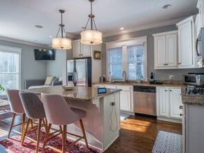 House, Multiple Beds, Kitchen | Private kitchen | Fridge, microwave, oven, stovetop