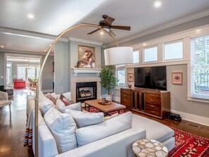 House, Multiple Beds, Kitchen | Living room | 40-inch TV with digital channels