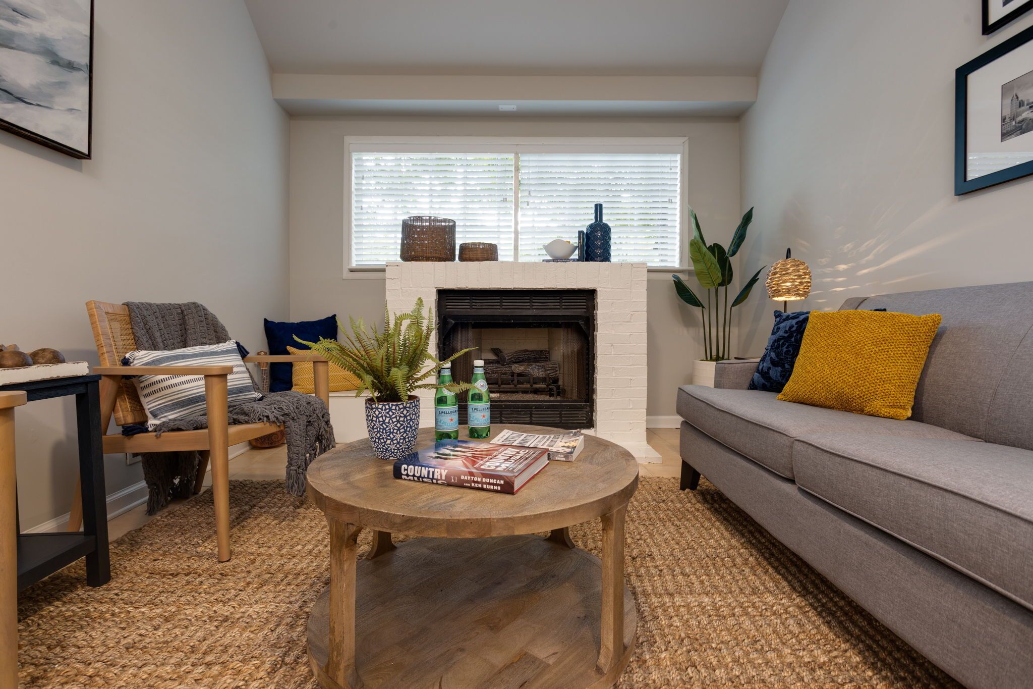 House, Multiple Beds, Kitchen | Living room | 40-inch TV with digital channels