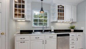 House, Multiple Beds, Kitchen | Private kitchen | Coffee/tea maker, fridge, microwave, oven - Green Hills Escape (Nashville)