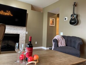Condo, 1 King Bed with Sofa bed, Balcony | 1 bedroom, free WiFi, bed sheets - The Harrison (Nashville)