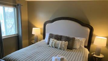 Condo, 1 King Bed with Sofa bed, Balcony | 1 bedroom, free WiFi, bed sheets