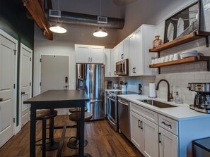 House, Multiple Beds, Kitchen | Private kitchen | Fridge, microwave, oven, stovetop