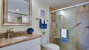 Condo, 1 King Bed with Sofa bed, Balcony, Beach View | Bathroom