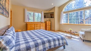 House, Multiple Beds, Hot Tub