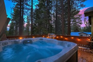 Casa, varias camas, bañera de hidromasaje | Jardines del alojamiento