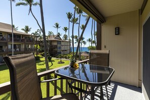 Appartement, 1 queensize bed met slaapbank, veranda, gedeeltelijk uitzicht op oceaan | Balkon