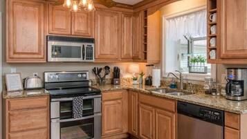 Rumah, Beberapa Tempat Tidur, dapur | Dapur pribadi | Lemari es, microwave, oven, dan kompor