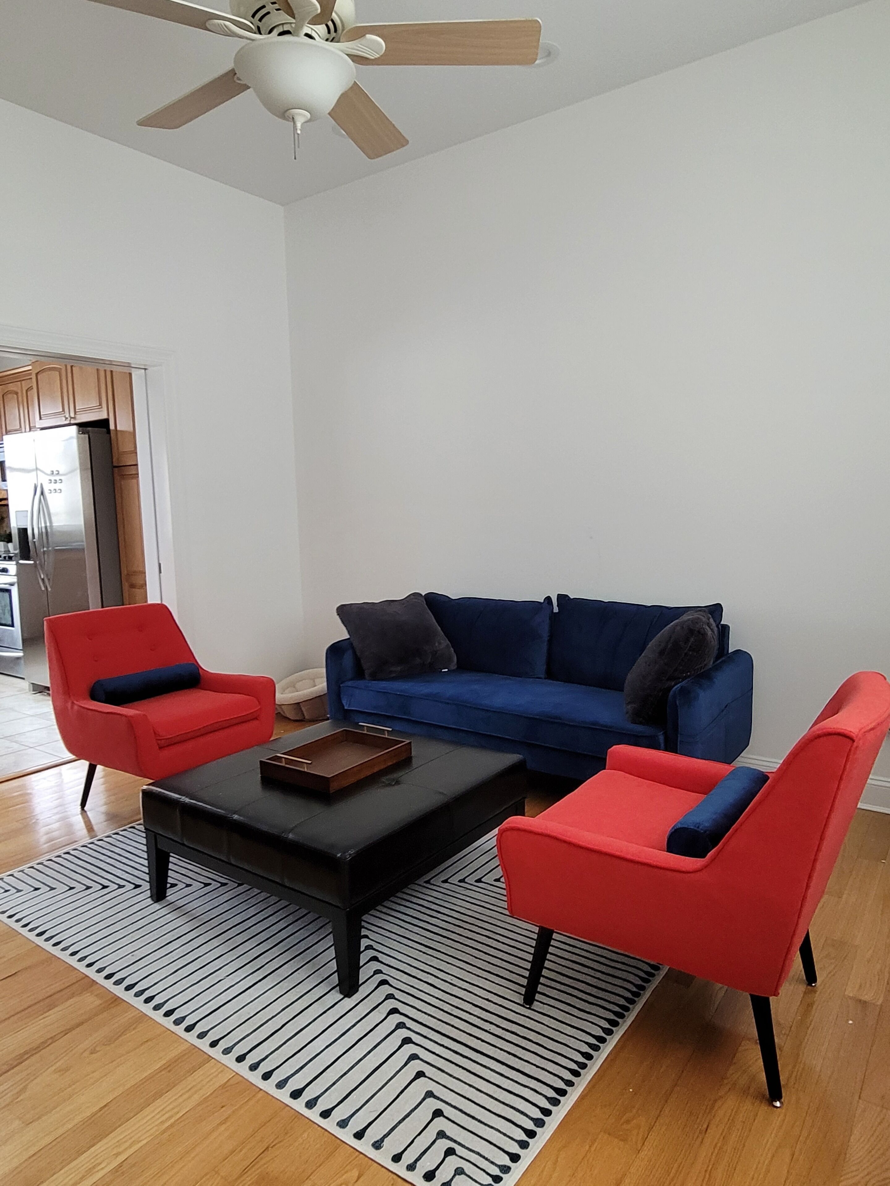 Peaceful and bright 4 bedroom getaway house-5 min from the beach!