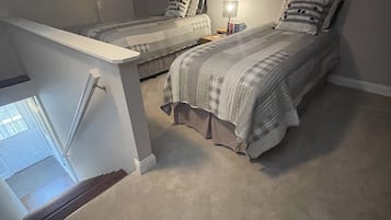 4 bedrooms, free WiFi, bed sheets, wheelchair access