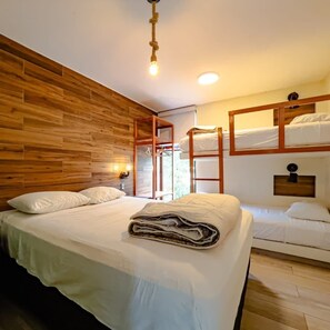 6 bedrooms, iron/ironing board, WiFi, bed sheets