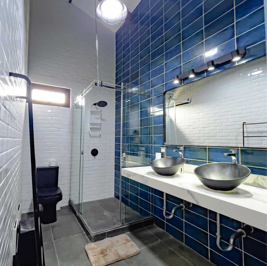 Shower, towels