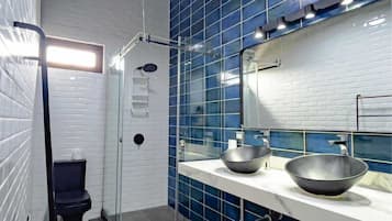 Shower, towels