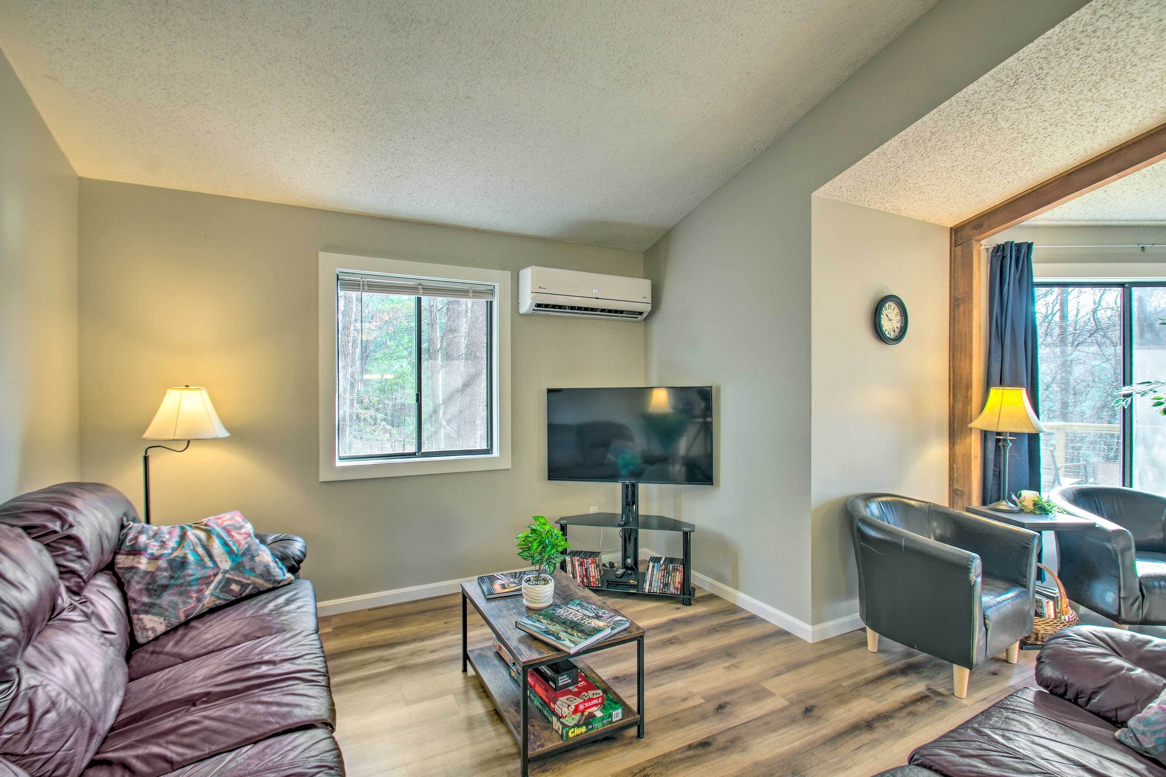 Cozy Shenandoah Valley Home with Wooded Views!