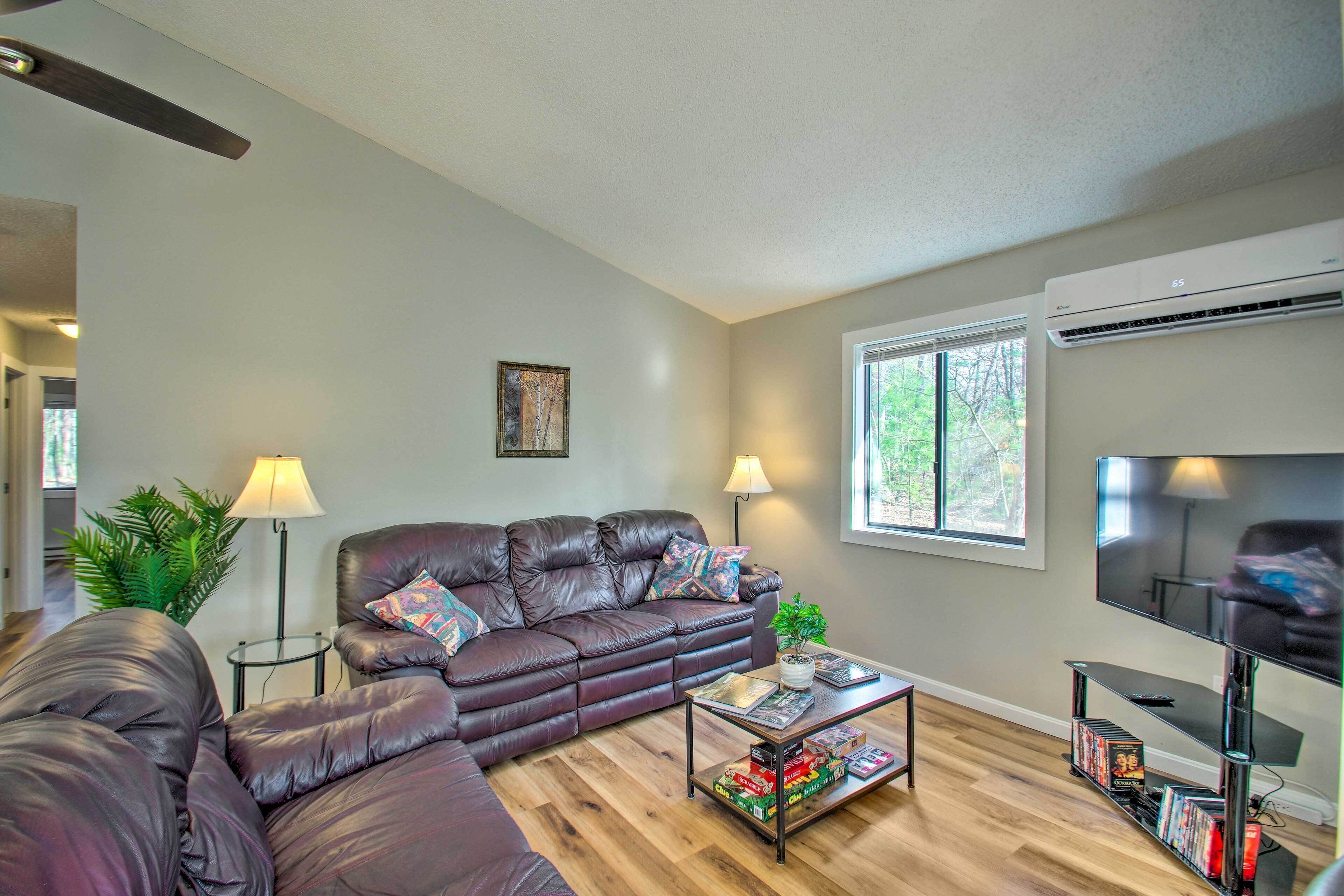 Cozy Shenandoah Valley Home with Wooded Views!