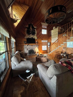 Smart TV, fireplace