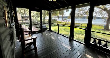 Lakefront Cabin in Ocala Forest – Near Springs, Shops, Pet Friendly Getaway