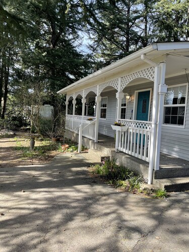 A Woodland Cottage in suburban Portland