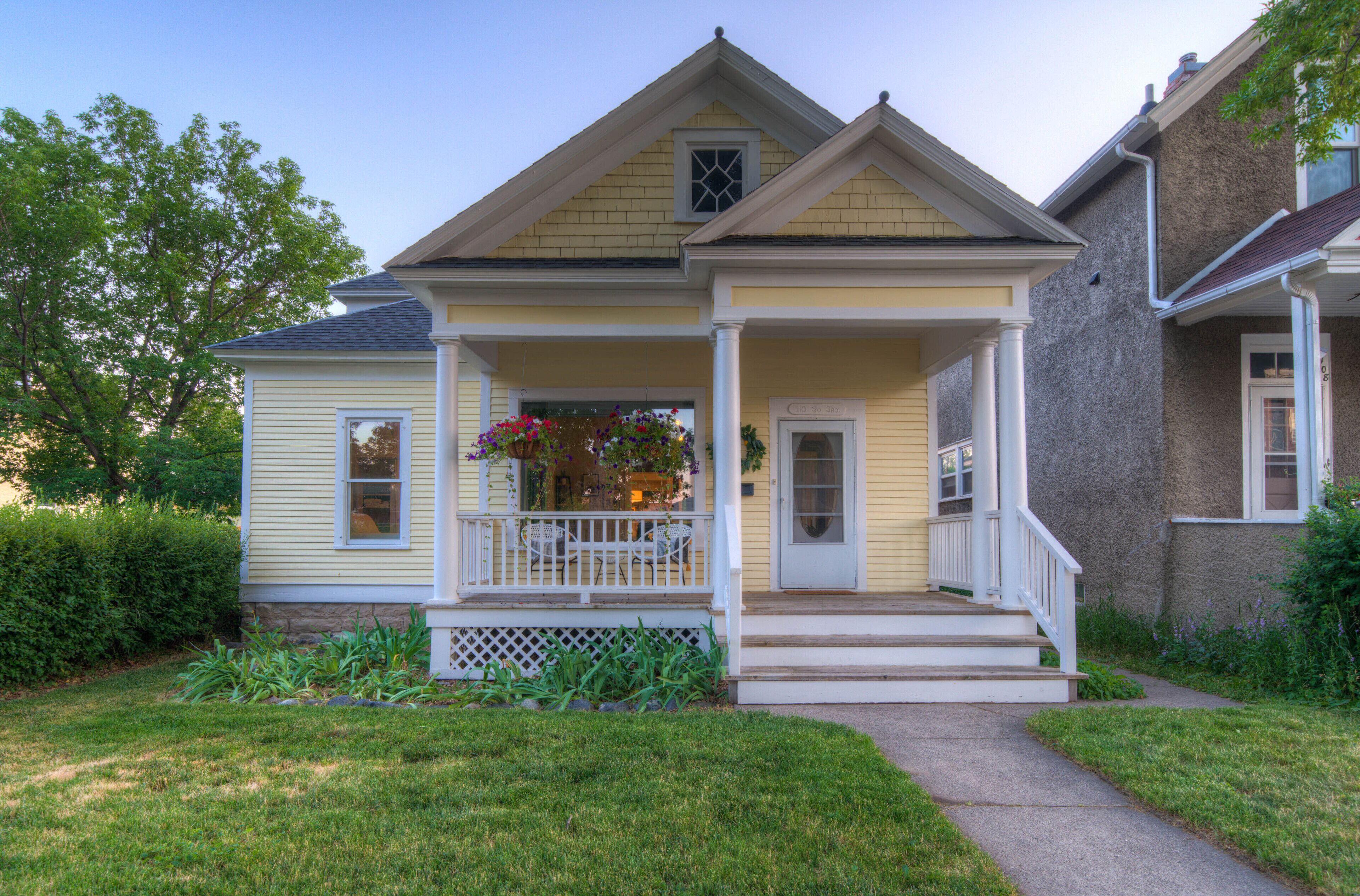 Beautiful 2 bedroom House in Historical  Downtown Livingston