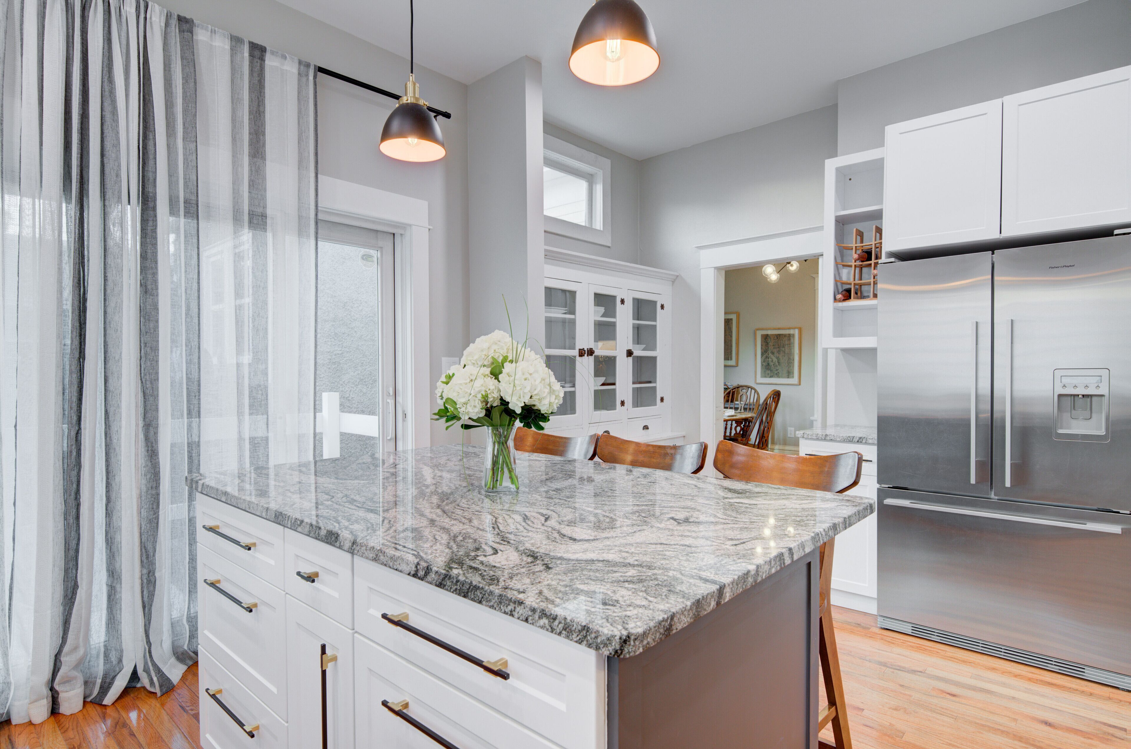 Beautiful 2 bedroom House in Historical  Downtown Livingston