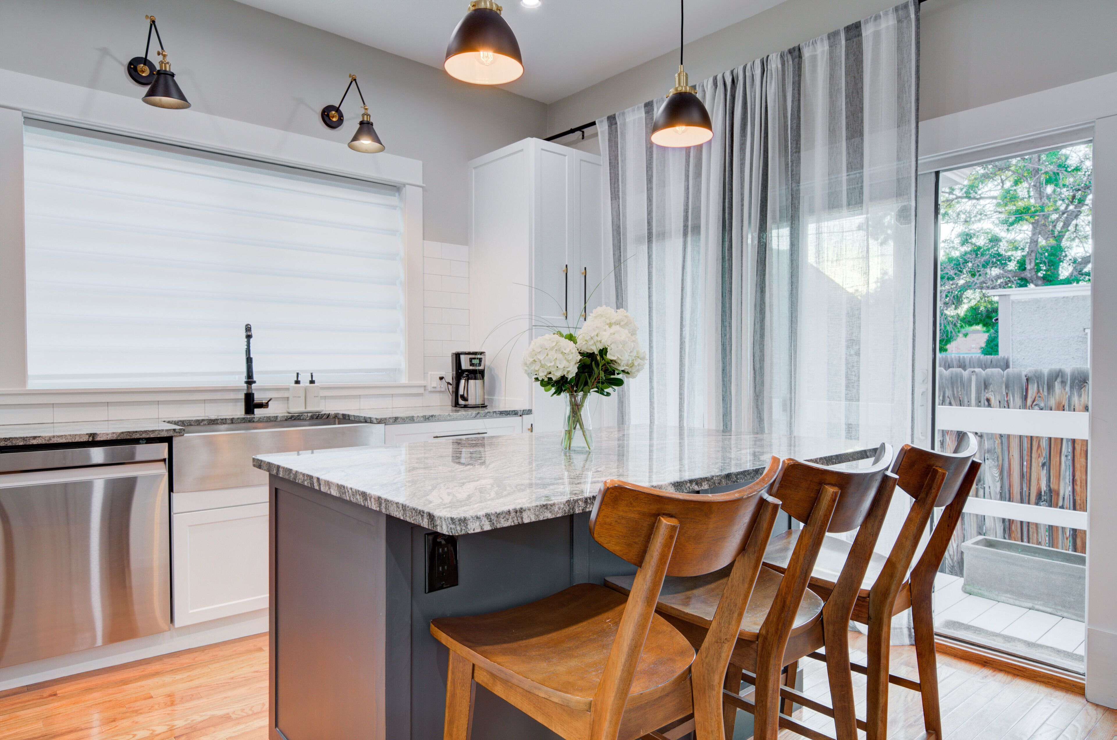 Beautiful 2 bedroom House in Historical  Downtown Livingston