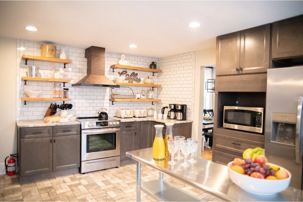 Historic Oramel G. Johnson House next to Niagara Falls