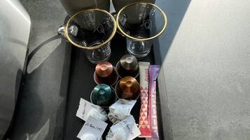 Ensemble douche/baignoire, sèche-cheveux, serviettes fournies, savon