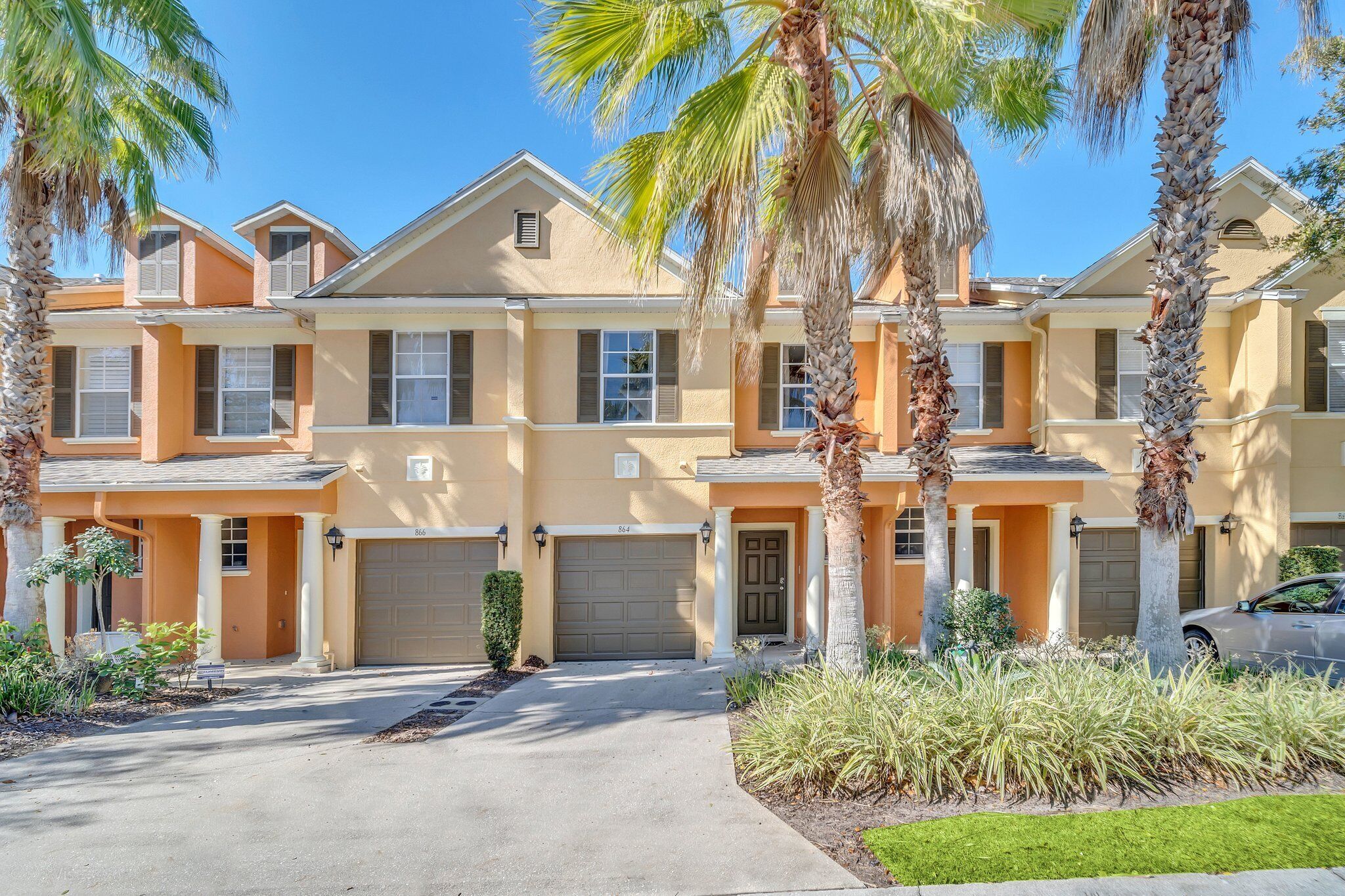 Gorgeous Town House With Golf Course Views