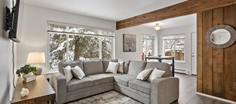 Peaceful Retreat w/Stunning Chugach Mountain Views