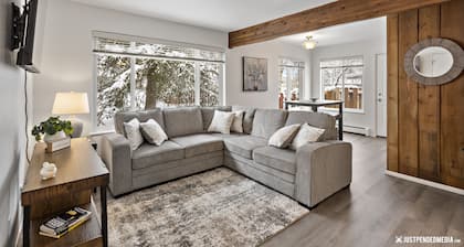 Peaceful Retreat w/Stunning Chugach Mountain Views