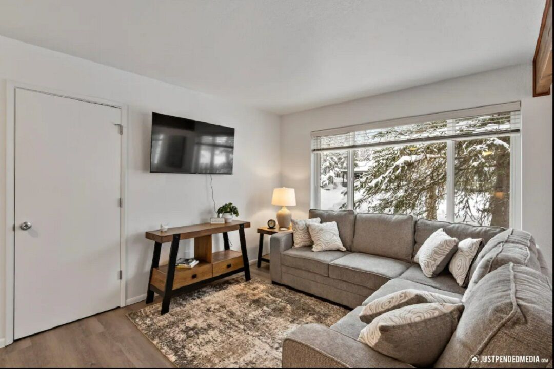 Comfortable and clean w/ large backyard and fire pit, one level 