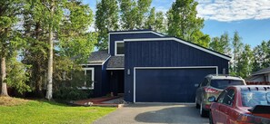 Exterior - Peaceful Anchorage Retreat with Mountain Views (Anchorage)