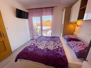 1 bedroom, iron/ironing board, Internet