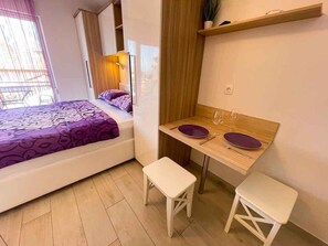 1 habitación, tabla de planchar con plancha y acceso a internet 