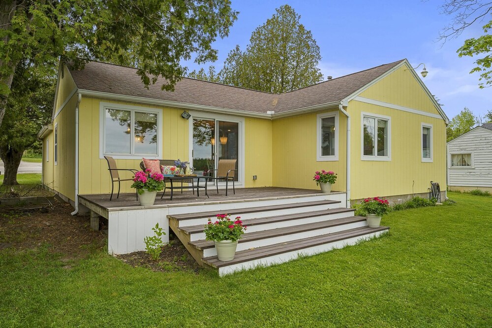 Private Cottage on Crooked Lake