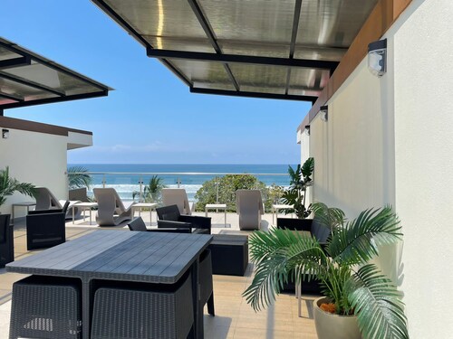 Newc. Beachfront Condo, Vistas de Bejuco