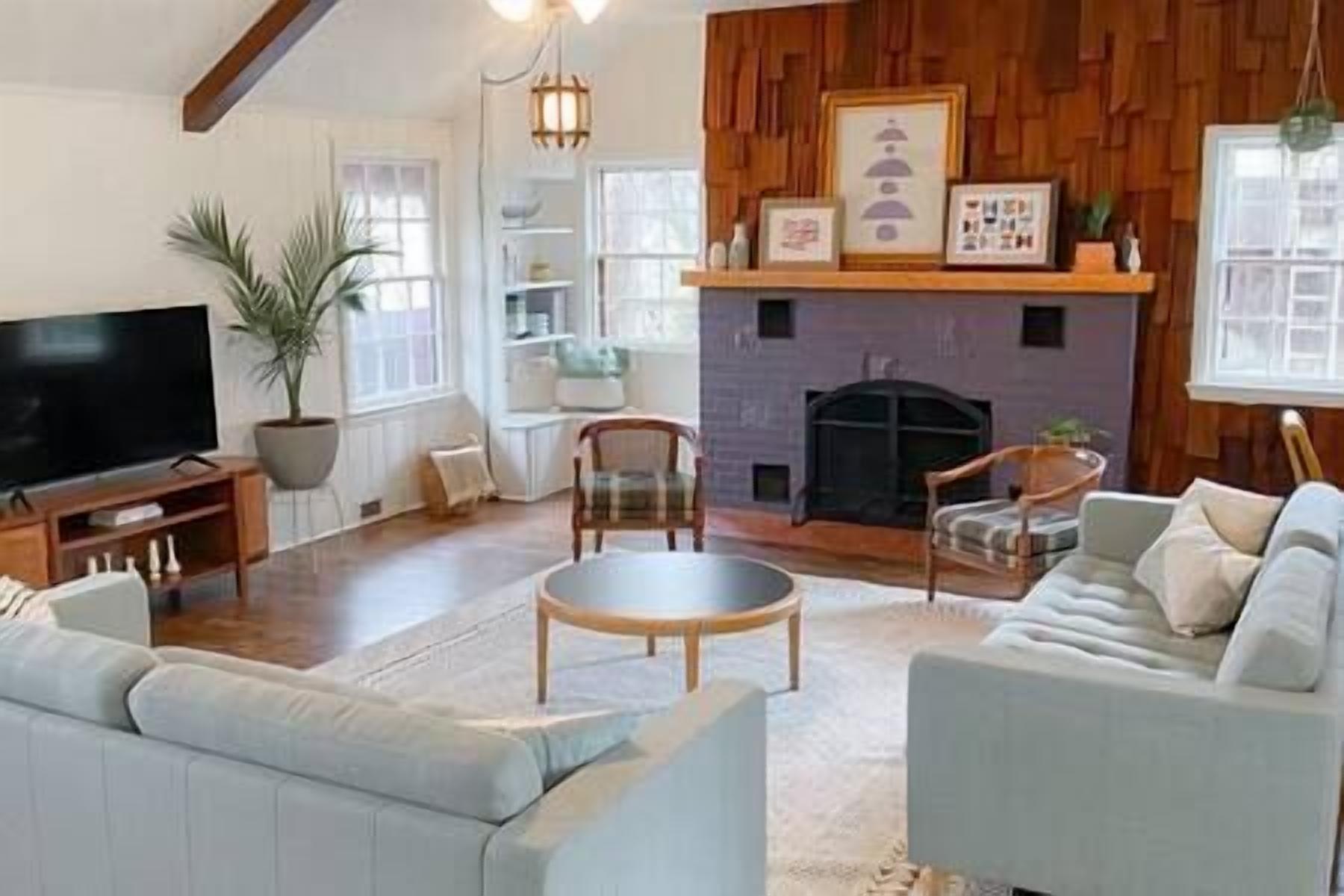 Cozy Ypsilanti Cottage | Peloton & Retro Vibes